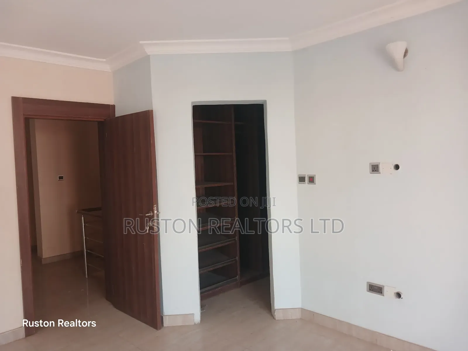 5bdrm Duplex In Agodi For Sale