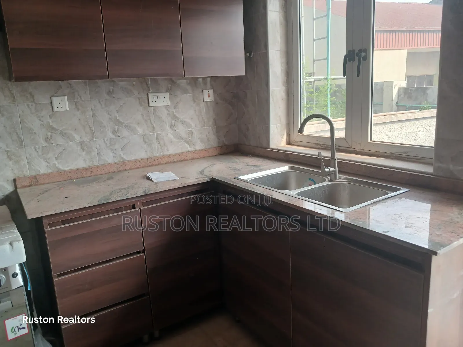 5bdrm Duplex In Agodi For Sale