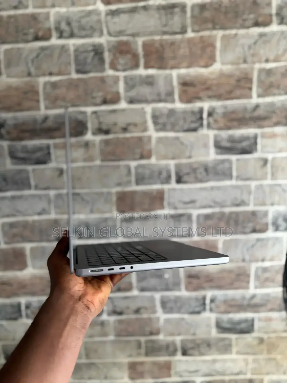 Laptop Apple MacBook Pro 2021 M1 16GB Apple M1 Pro SSD 512GB