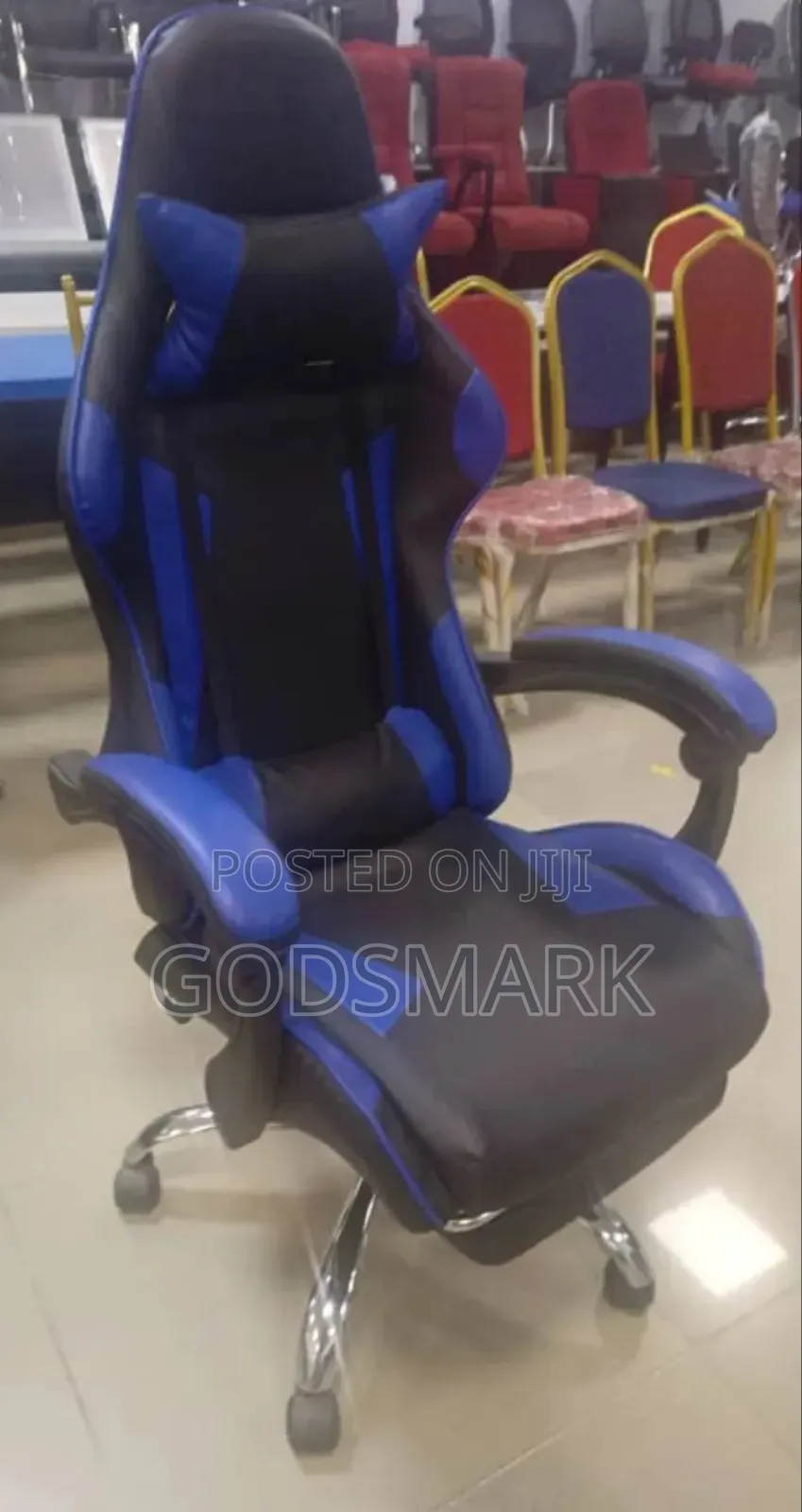 Swivel Gaming Chair With Headrest.