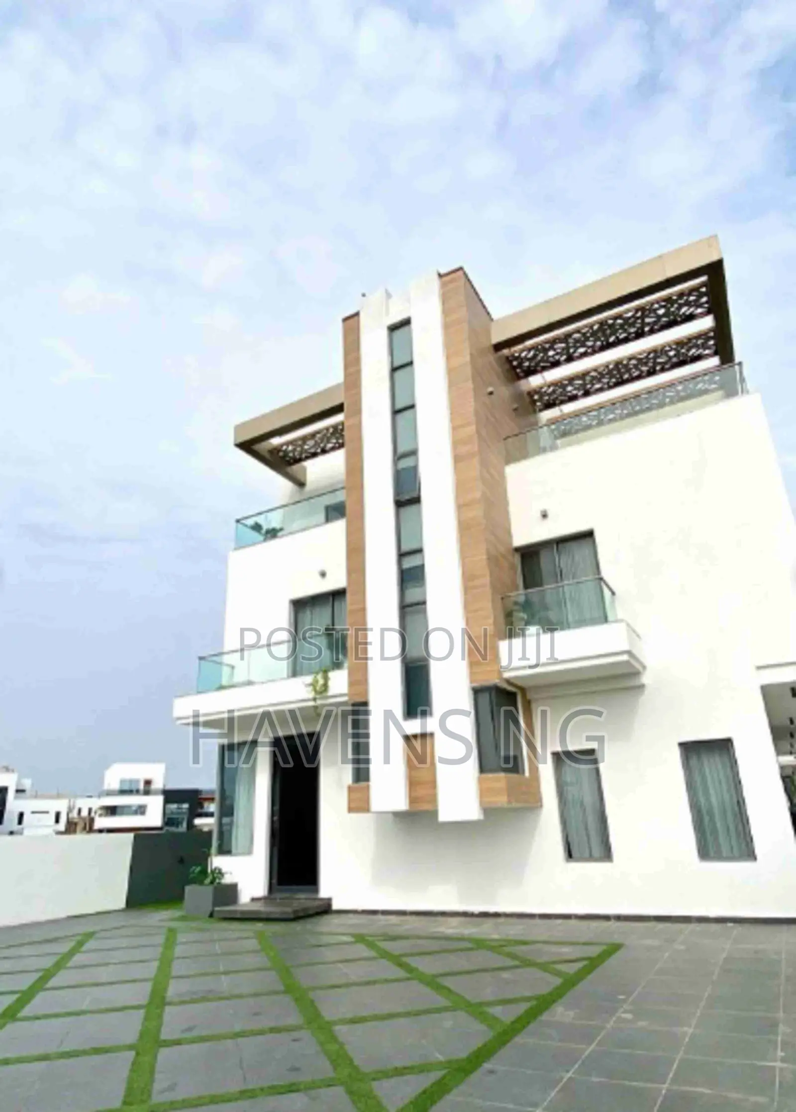 Luxury 5-Bedroom Fully Detached Home
