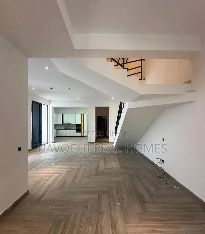 4bdrm Duplex in Off Admiralty, Lekki for rent