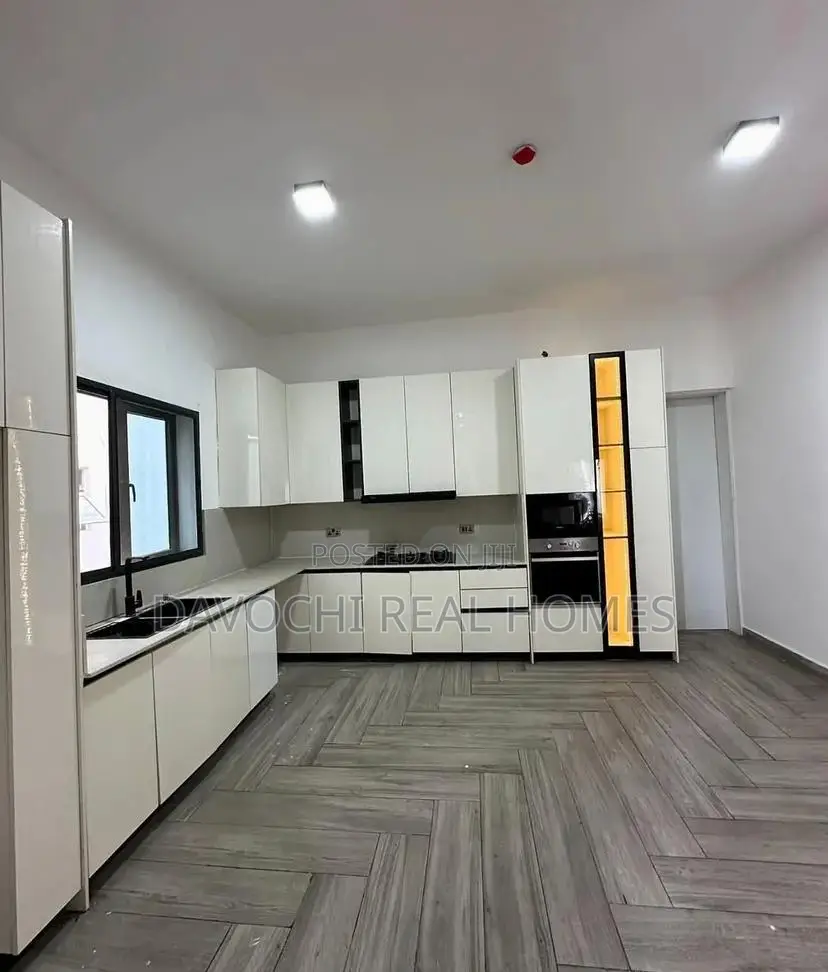 4bdrm Duplex in Off Admiralty, Lekki for rent