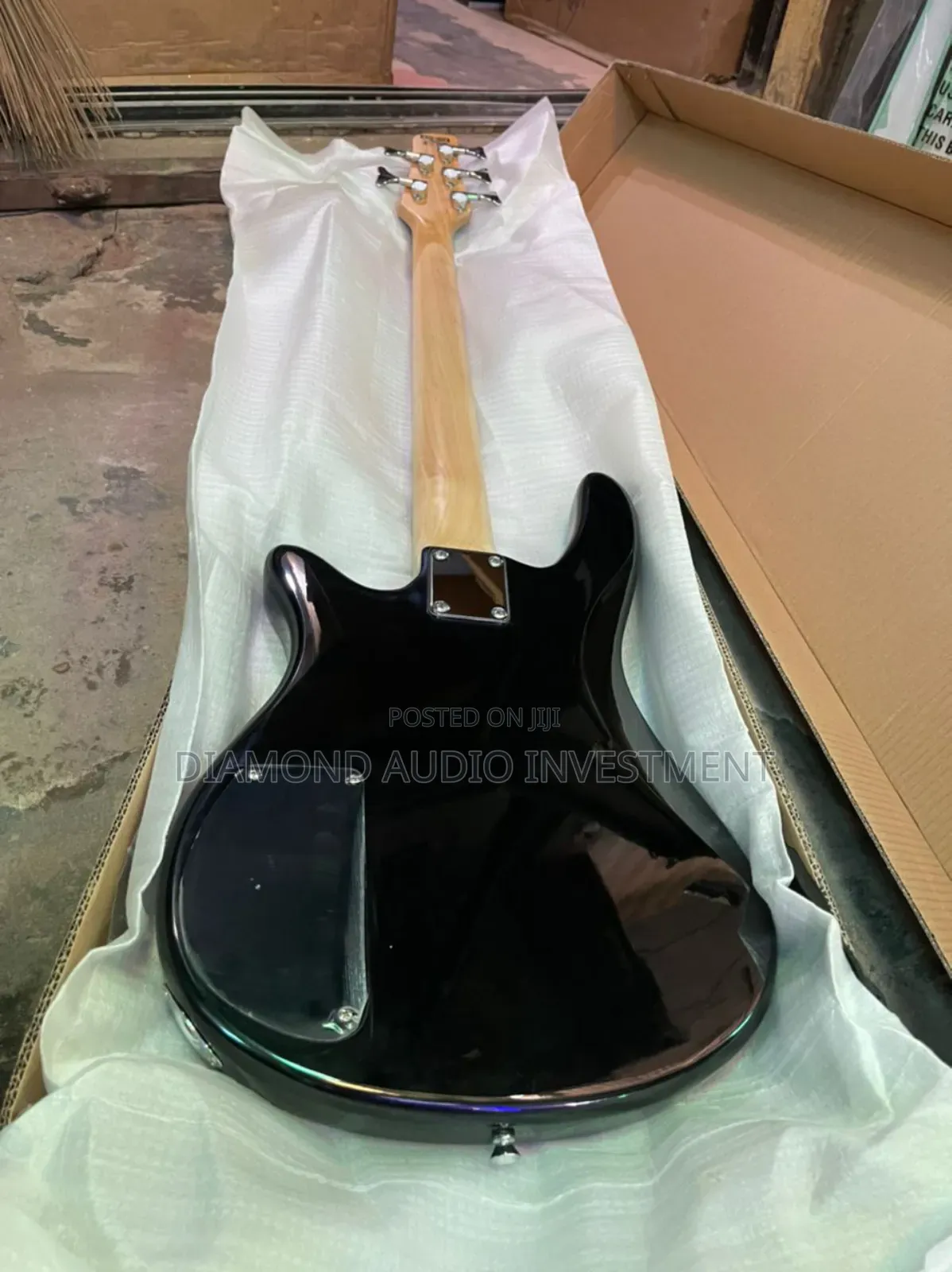 Alvarez 5 Strings Bass Guitar