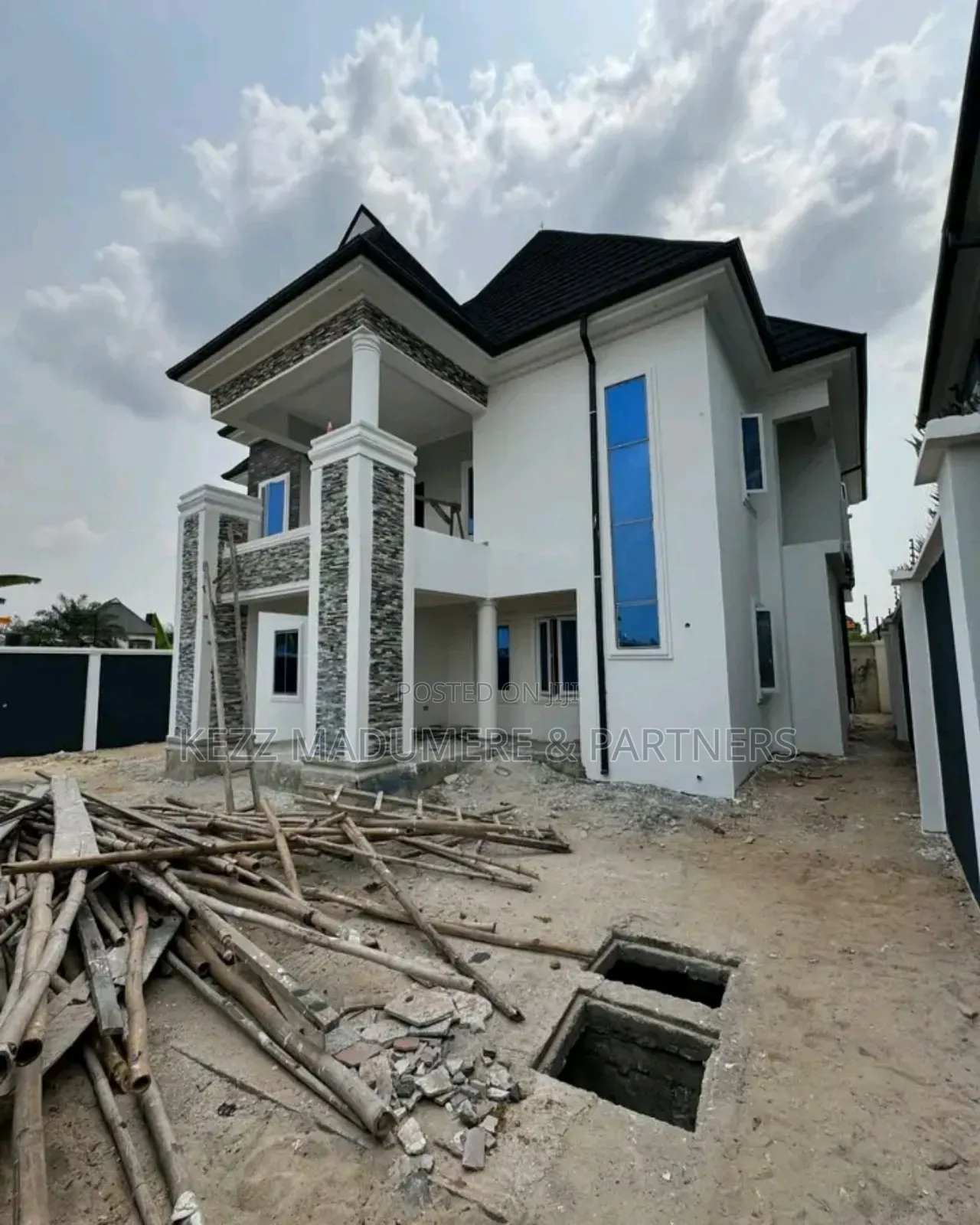 4bdrm Duplex in Off Nta Road, for sale
