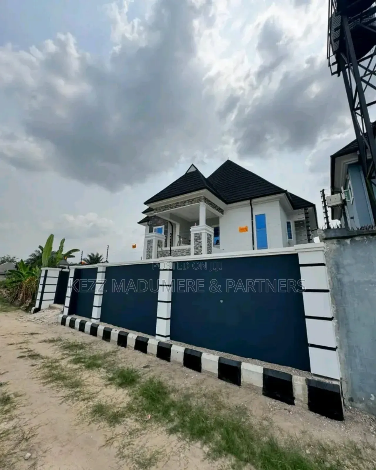 4bdrm Duplex in Off Nta Road, for sale