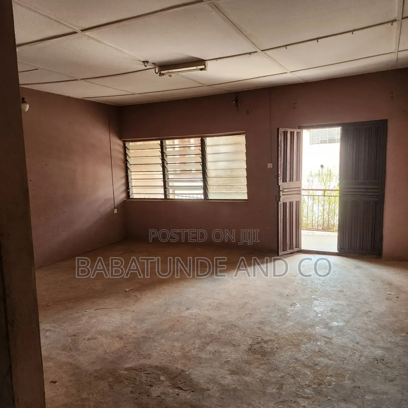 3bdrm Block of Flats in Moniya for sale