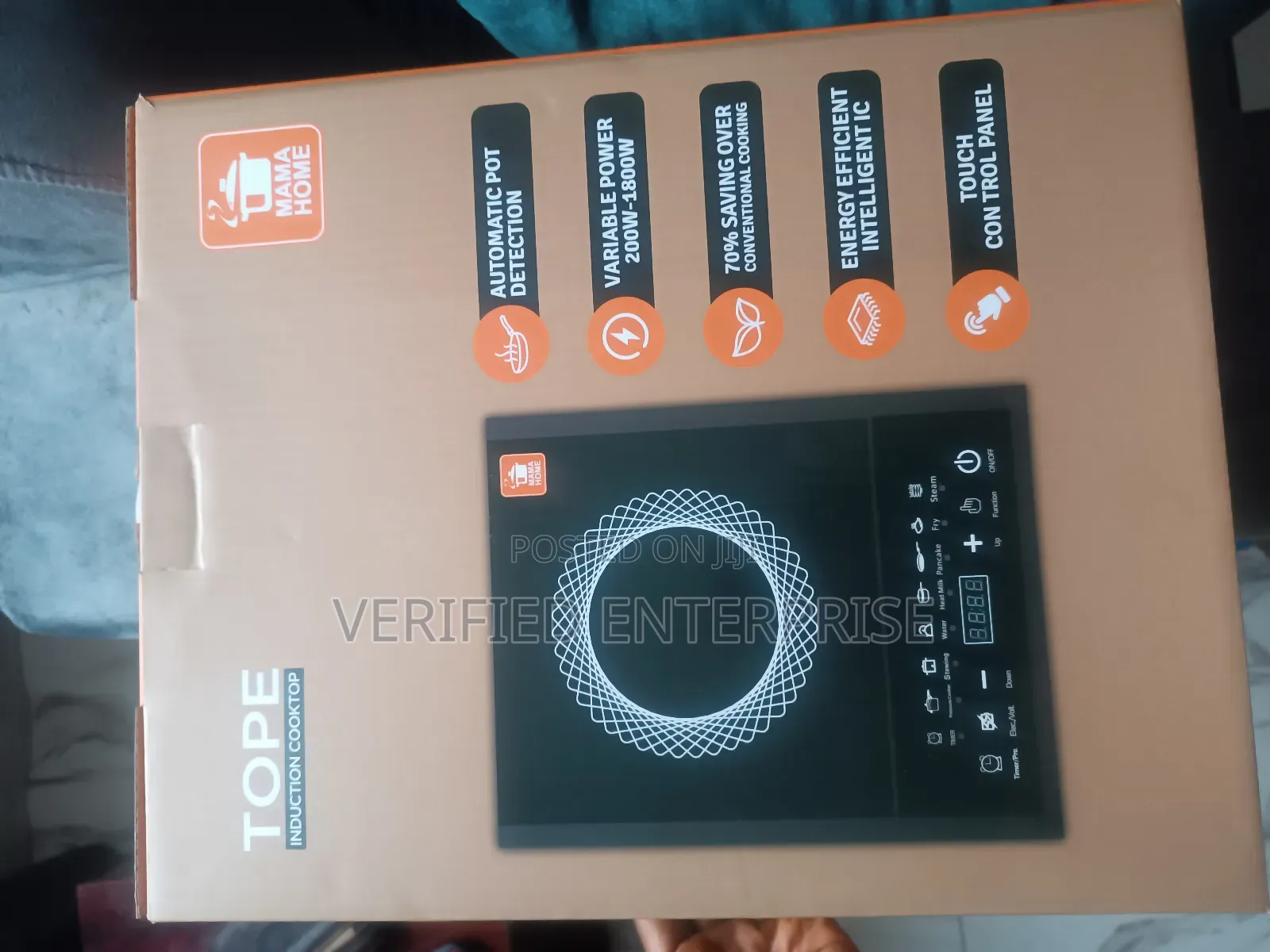 Induction Cooker With Pot .