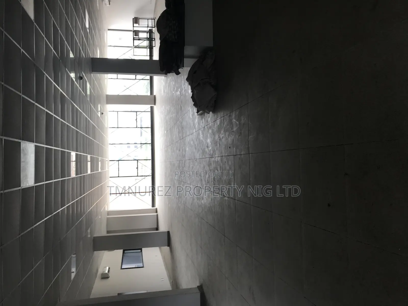 Open Space Showroom for Rent at Ikate