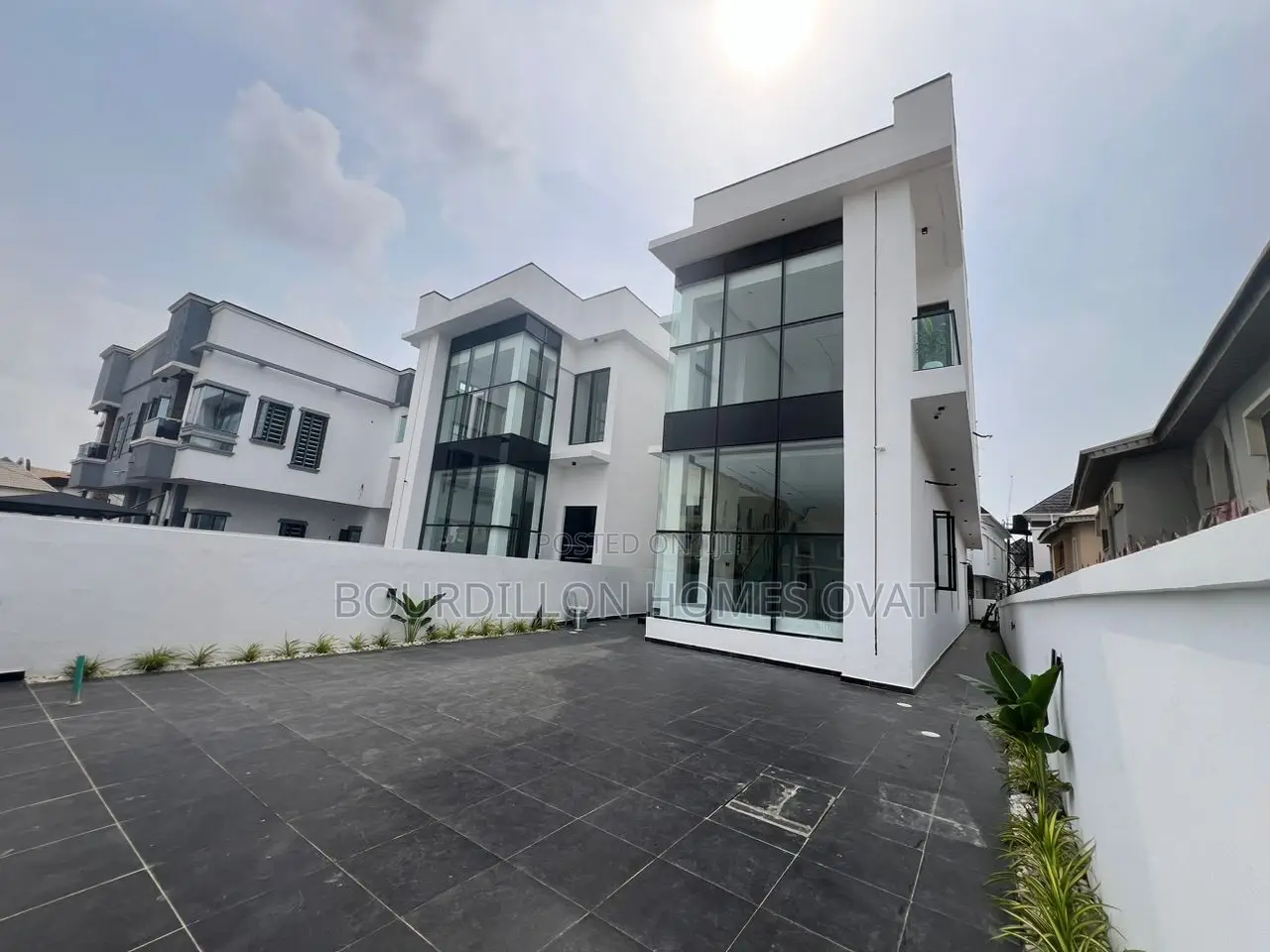 5bdrm Duplex in Ikota for sale