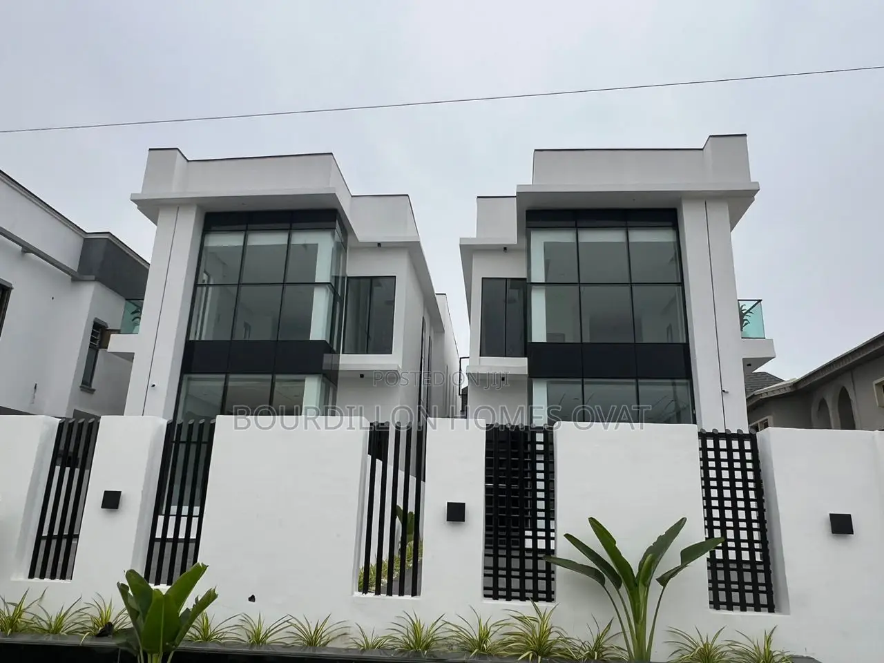5bdrm Duplex in Ikota for sale