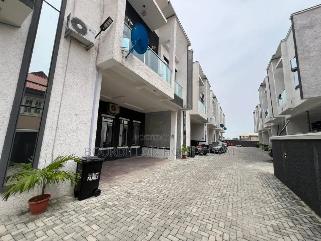 4bdrm Duplex in Ikota for sale