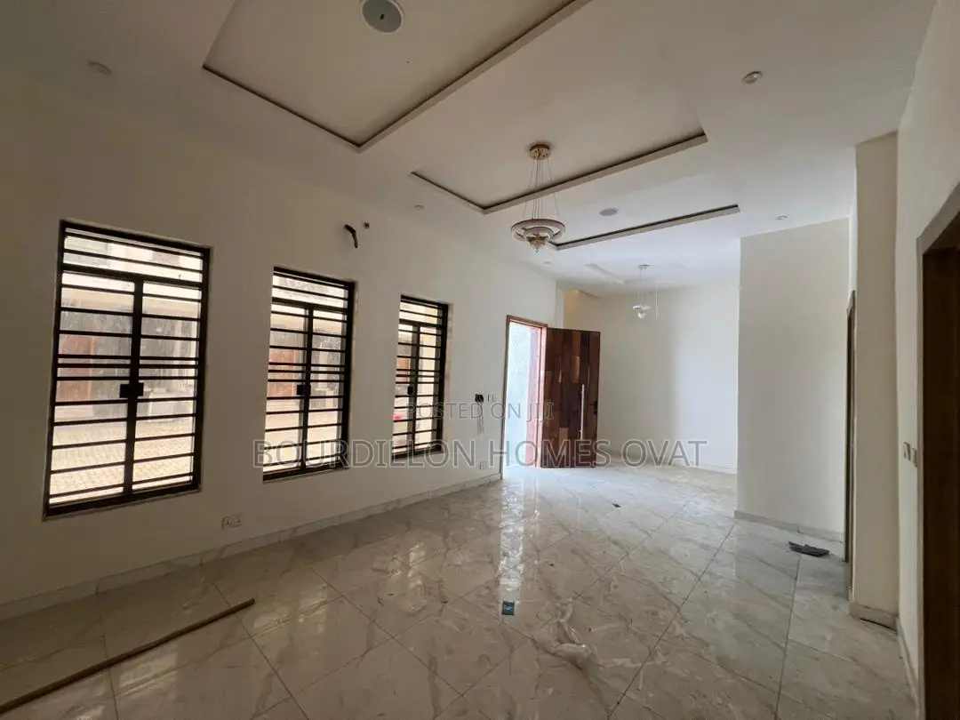 4bdrm Duplex in Ikota for sale