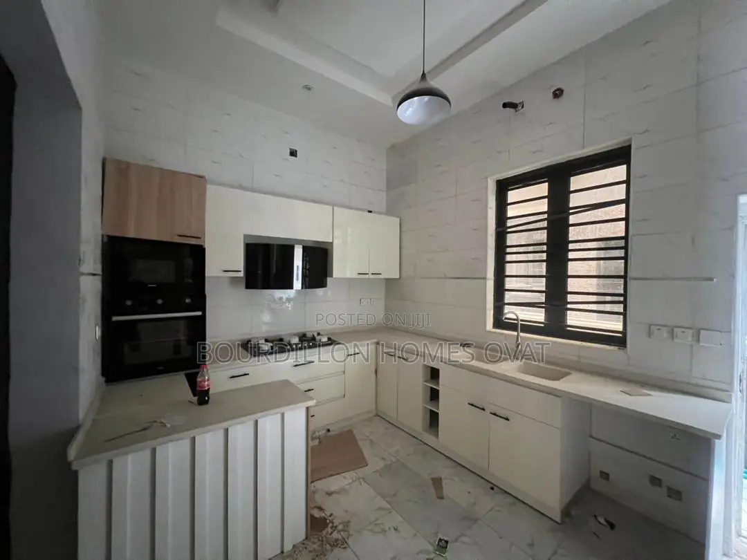 4bdrm Duplex in Ikota for sale