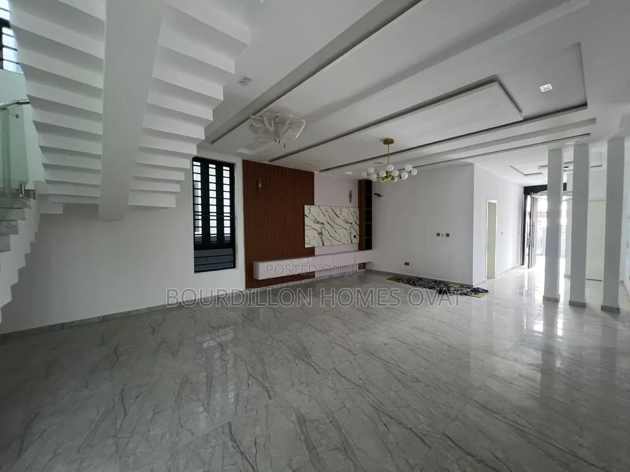 5bdrm Duplex in Osapa london for sale