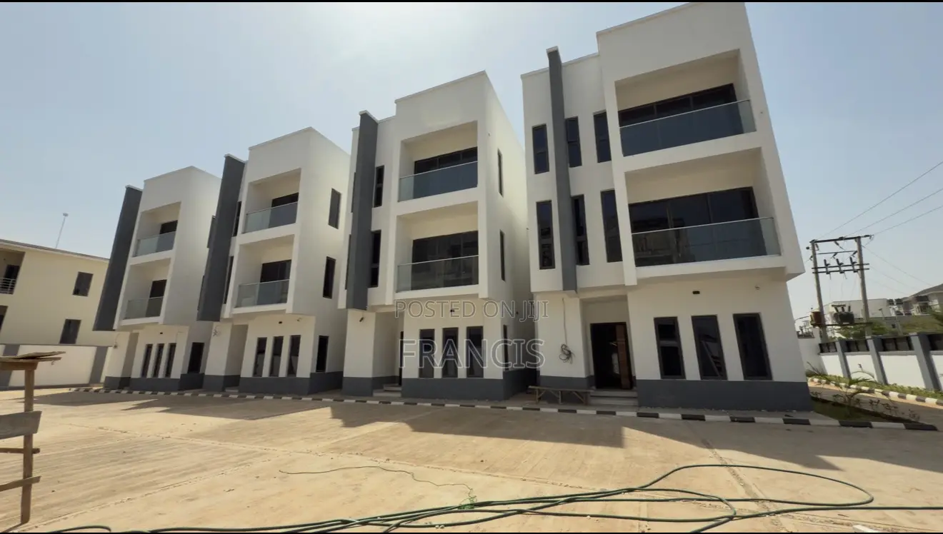 4bdrm Townhouse/Terrace in Jahi for sale