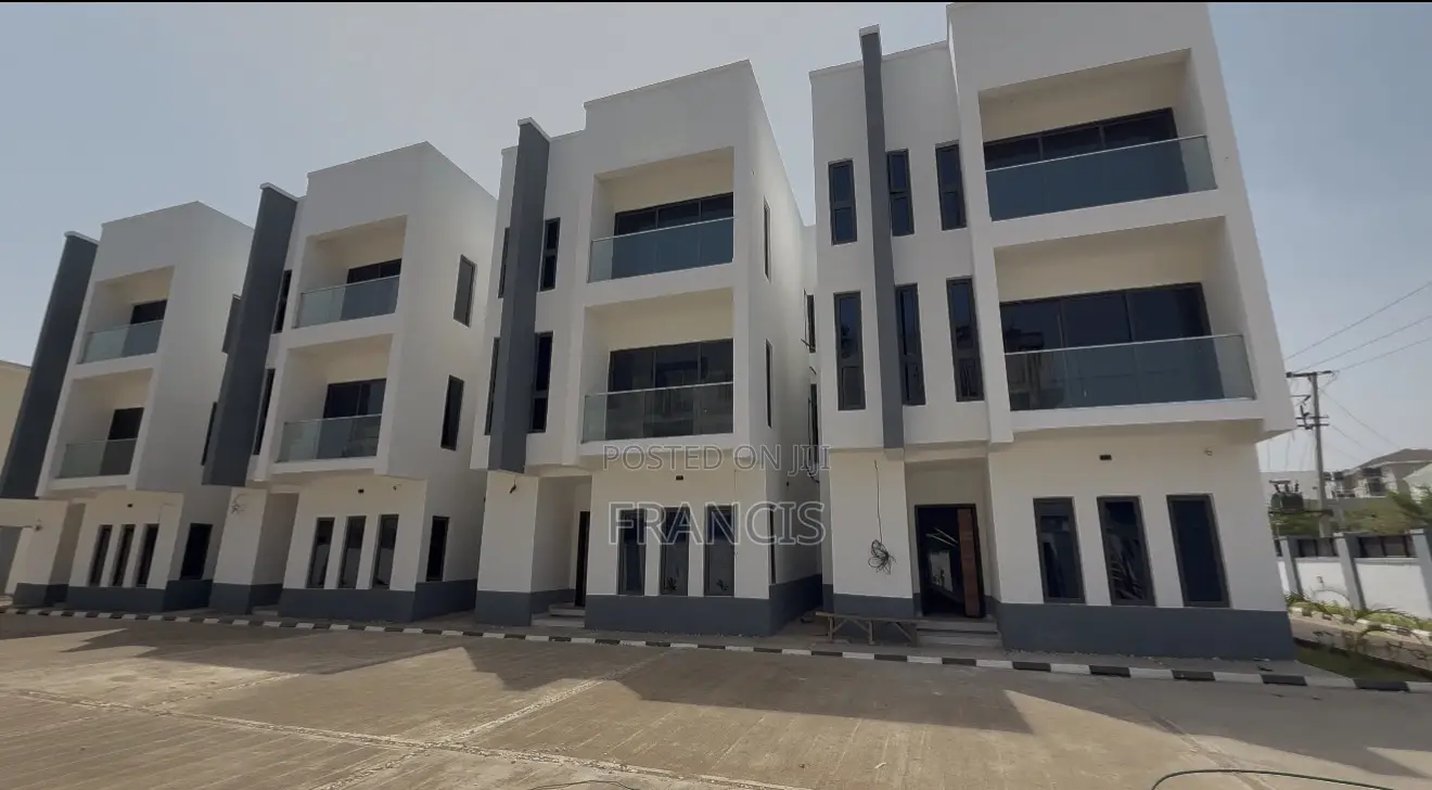 4bdrm Townhouse/Terrace in Jahi for sale