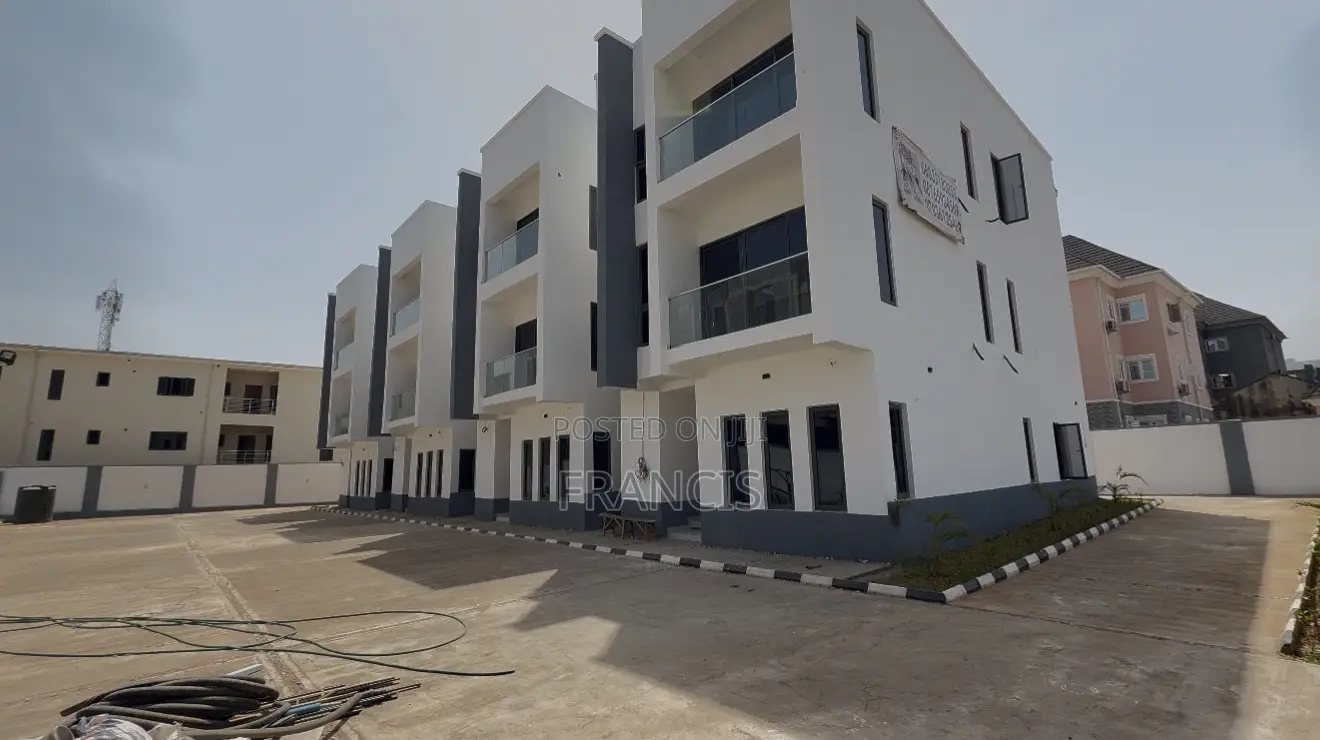 4bdrm Townhouse/Terrace in Jahi for sale
