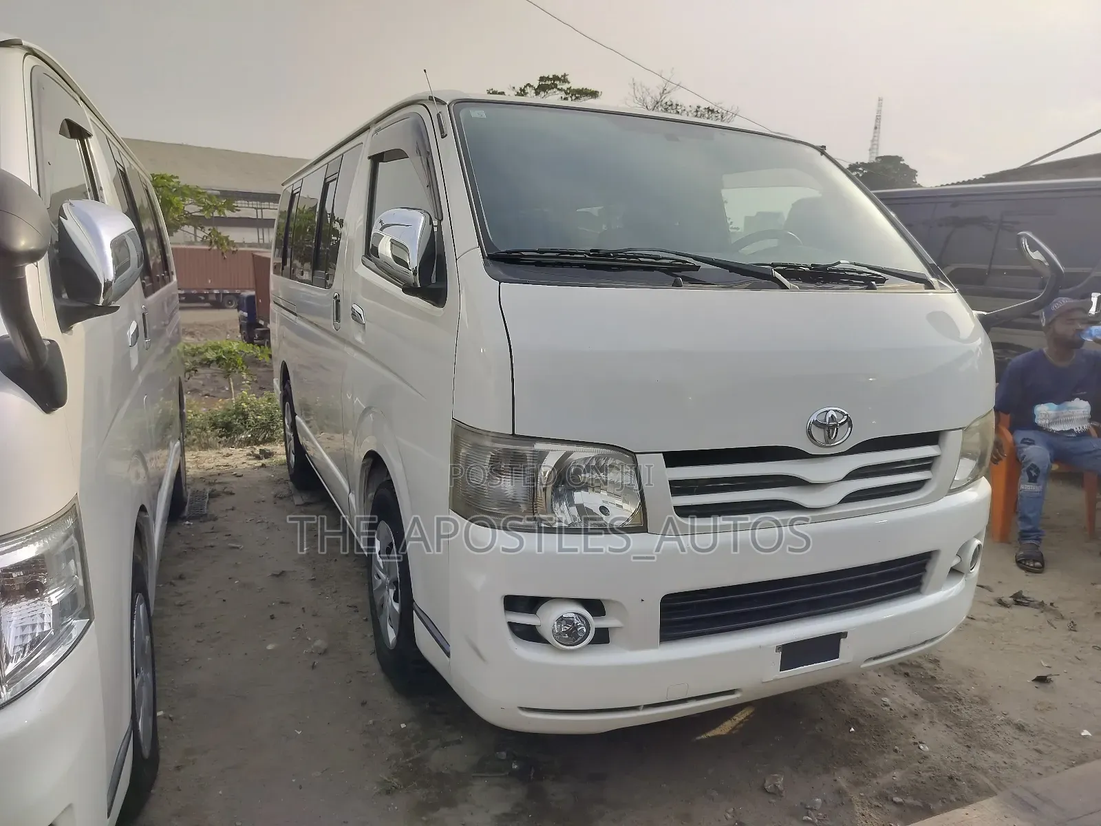 Toyota Grand HiAce 2010 White