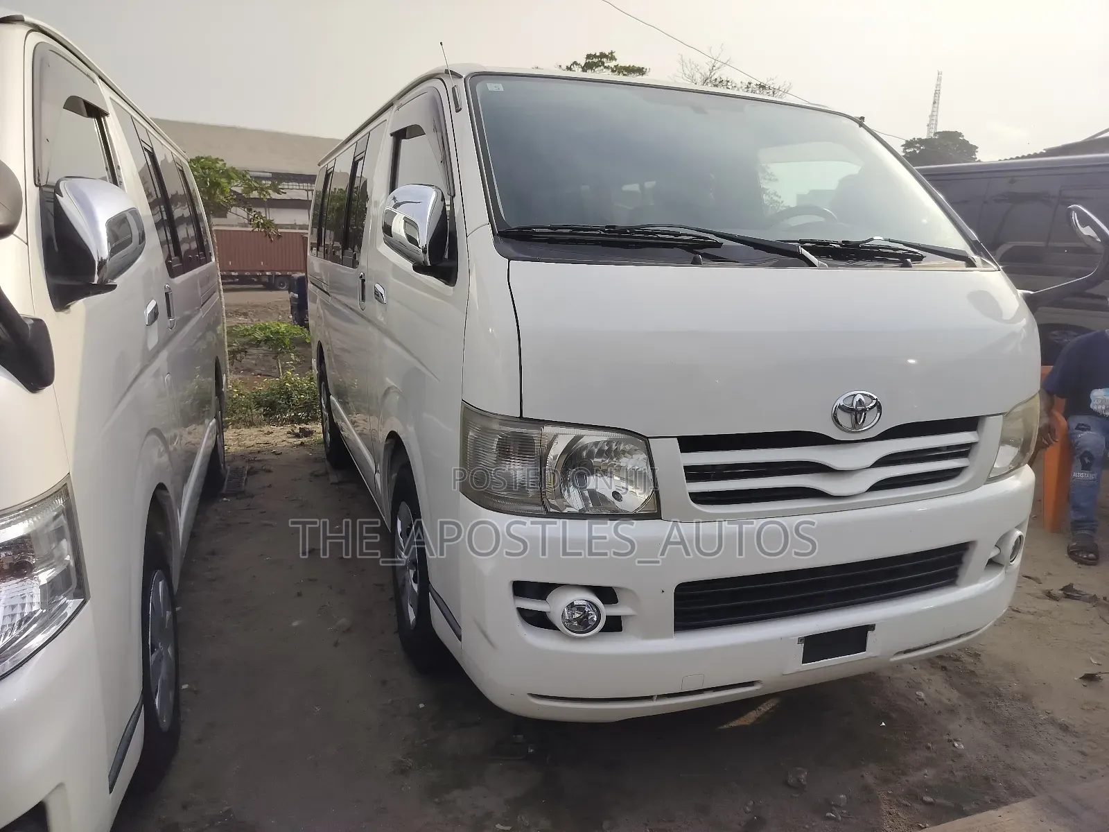 Toyota HiAce 2011 White