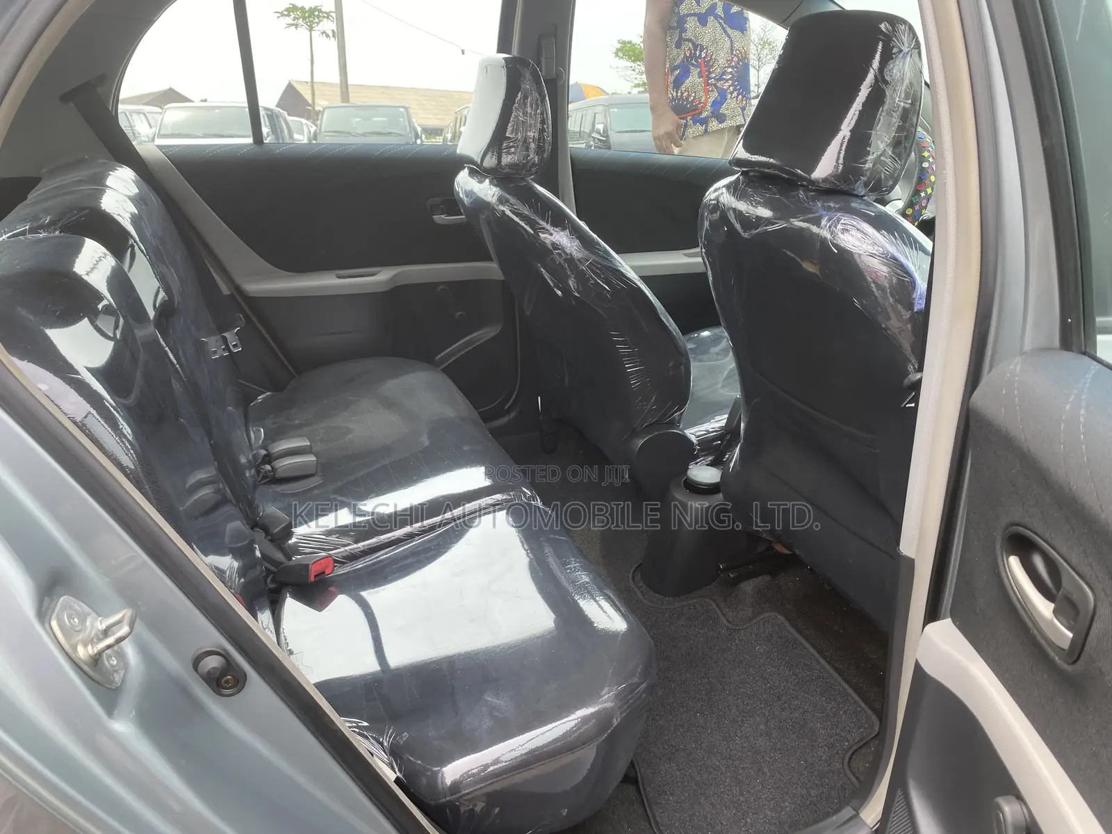 Toyota Yaris Base Sedan 4dr 2010 Silver