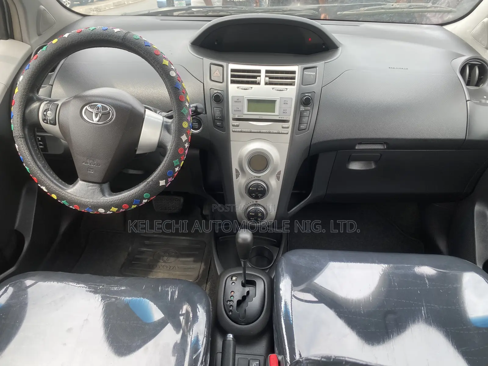 Toyota Yaris Base Sedan 4dr 2010 Silver