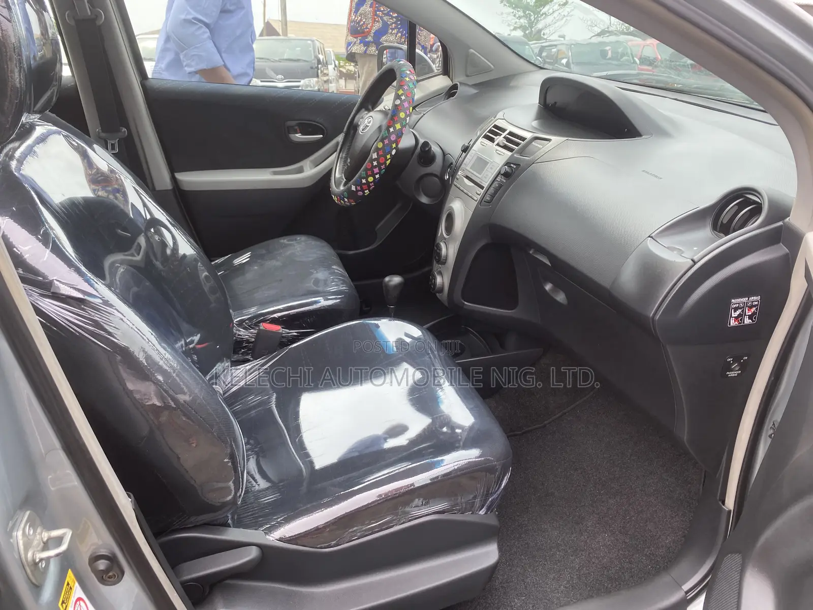 Toyota Yaris Base Sedan 4dr 2010 Silver