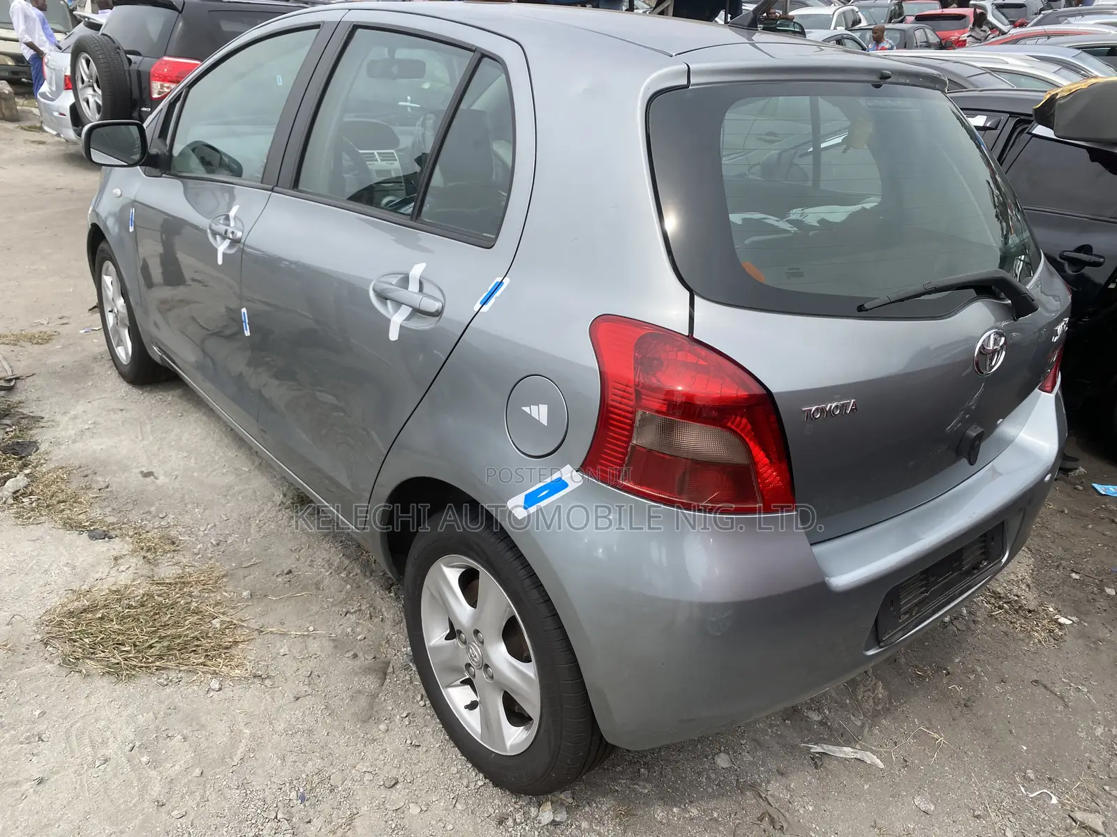 Toyota Yaris Base Sedan 4dr 2010 Silver