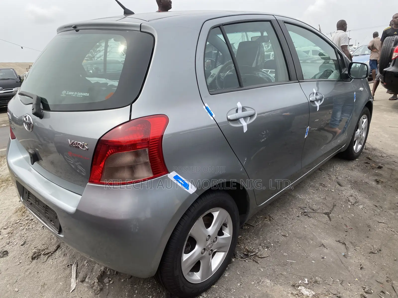 Toyota Yaris Base Sedan 4dr 2010 Silver