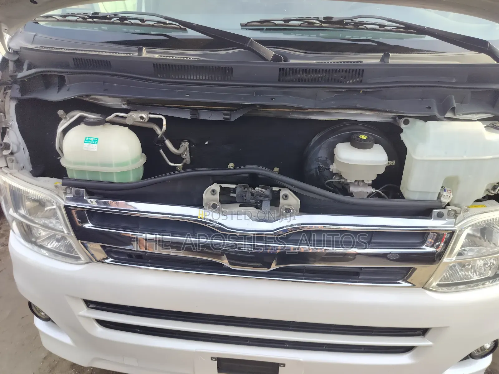 Toyota HiAce 2012 White