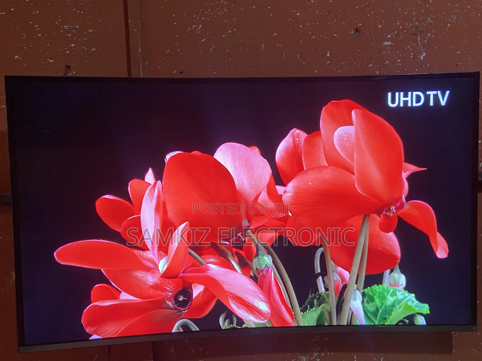 43 Inch Curved Smart Uhd TV (Direct UK Used)