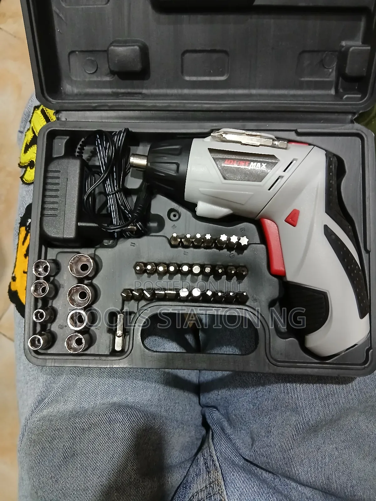 Cordless 4.8v Screwdriver Set.