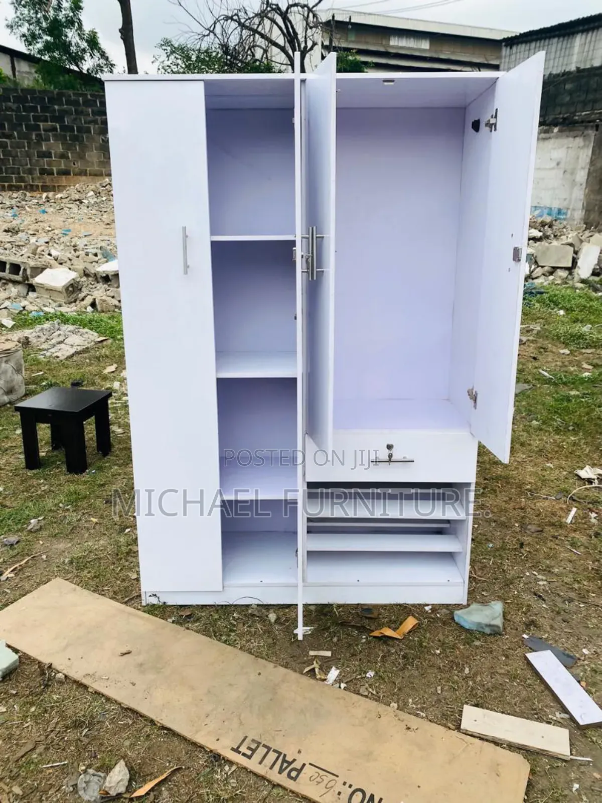 Brand New Highly Recommended 4 by 6 Wardrobe With Shoe Rack