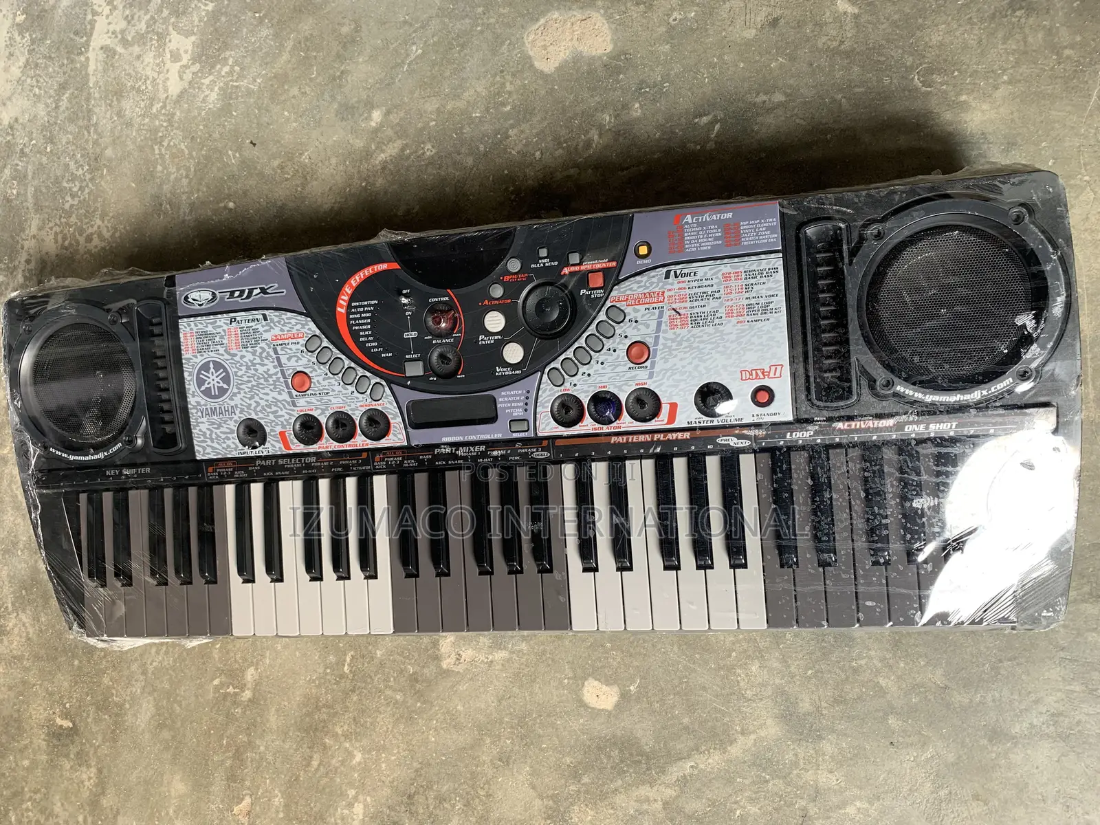 DJX2 5-Octave Studio Yamaha Keyboard