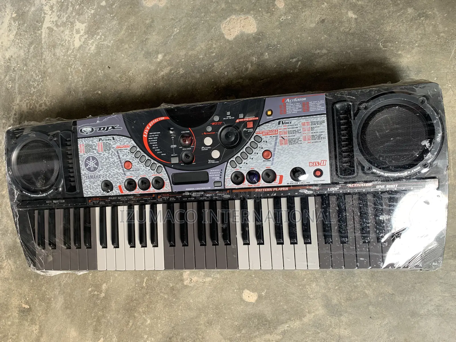 DJX2 5-Octave Studio Yamaha Keyboard