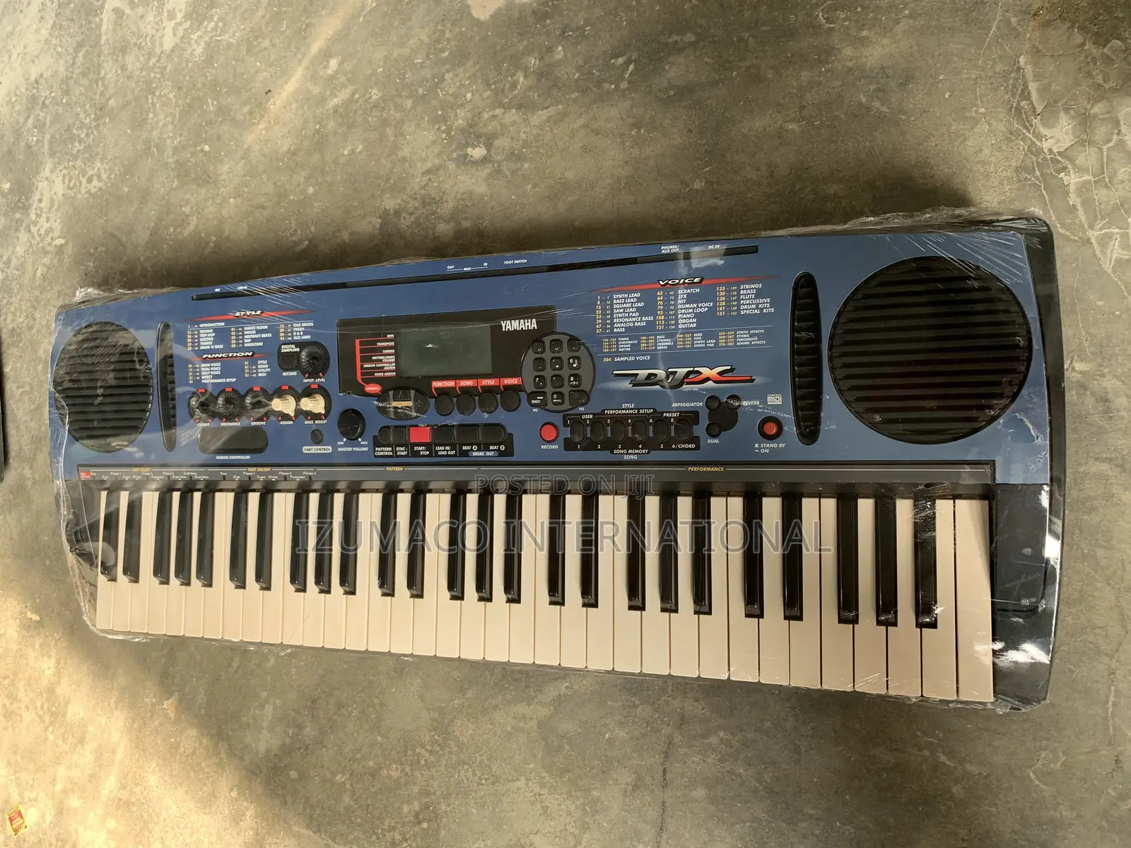 DJX 5-Octave Studio Yamaha Keyboard