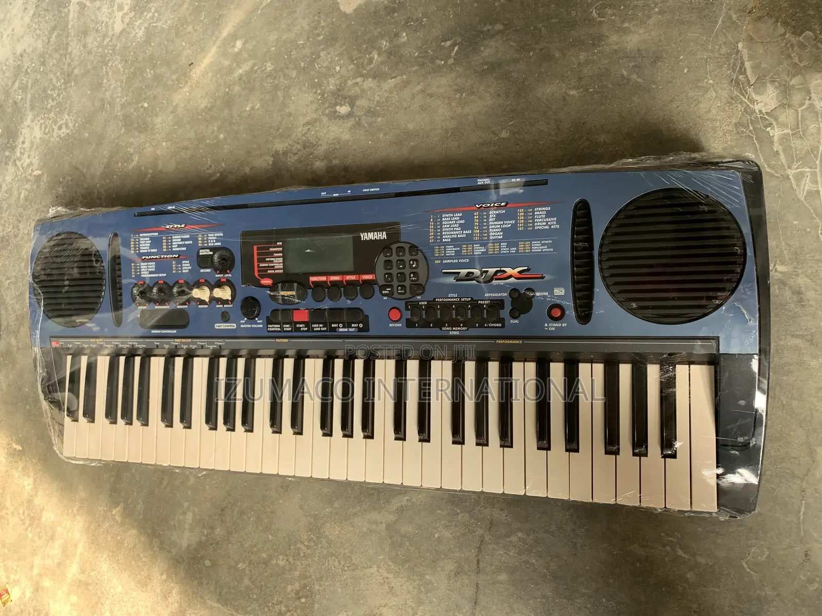 DJX 5-Octave Studio Yamaha Keyboard