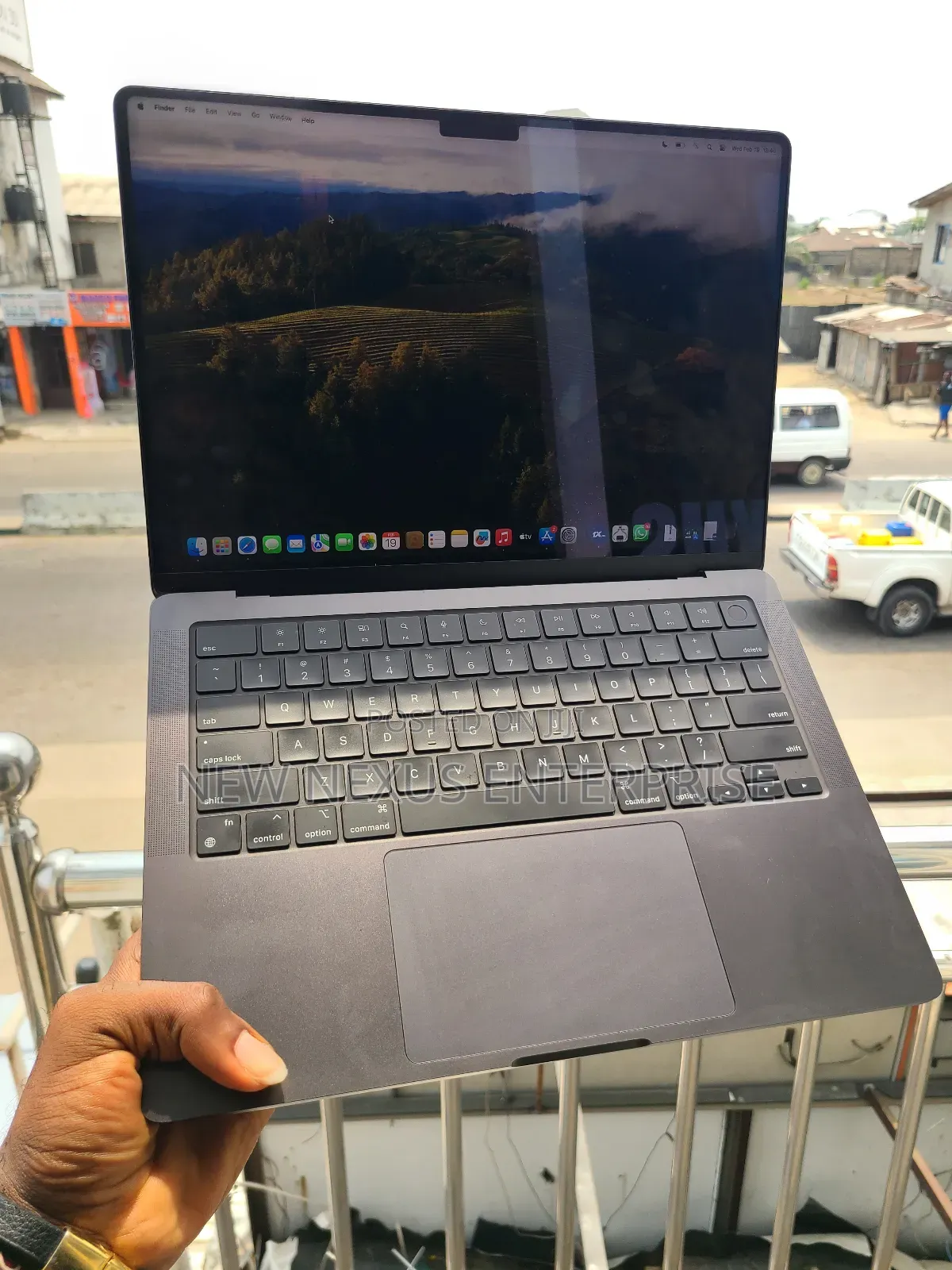 Laptop Apple MacBook Pro 2023 M3 14-Inch 18GB Apple M3 Pro SSD 512GB