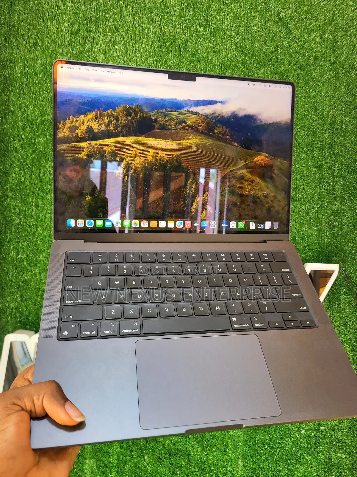 Laptop Apple MacBook Pro 2023 M3 14-Inch 18GB Apple M3 Pro SSD 512GB