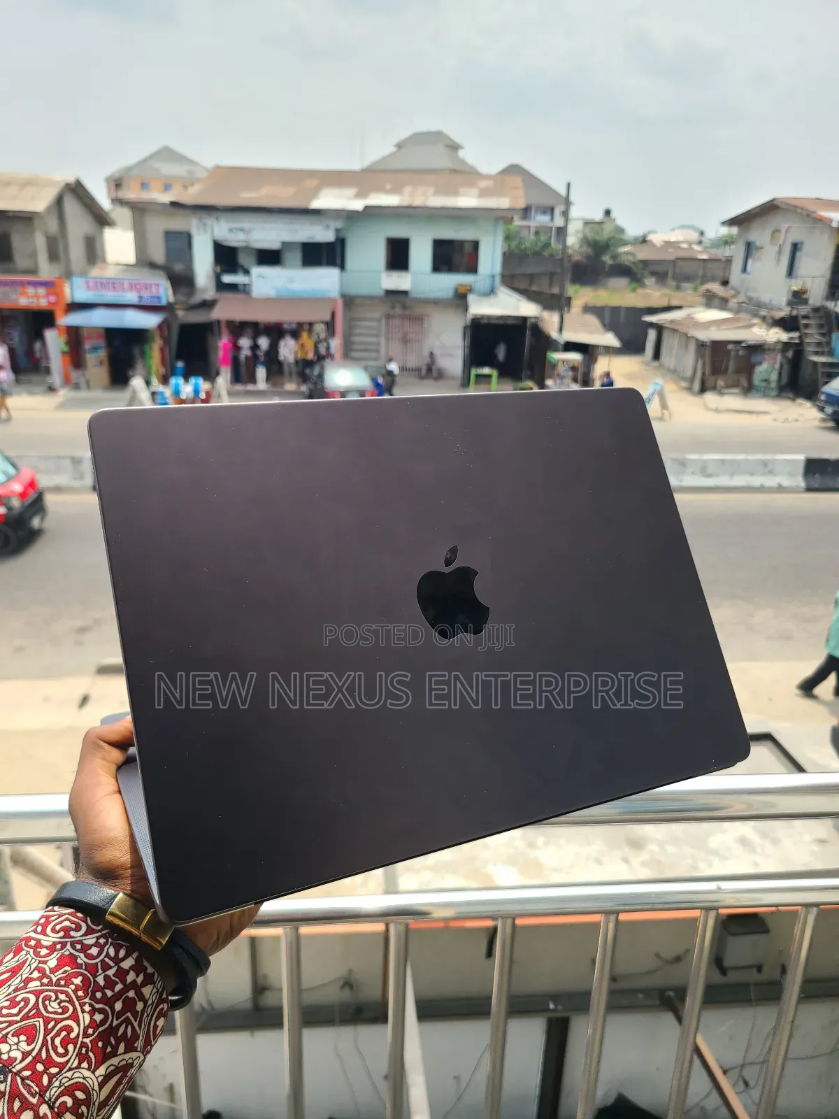 Laptop Apple MacBook Pro 2023 M3 14-Inch 18GB Apple M3 Pro SSD 512GB