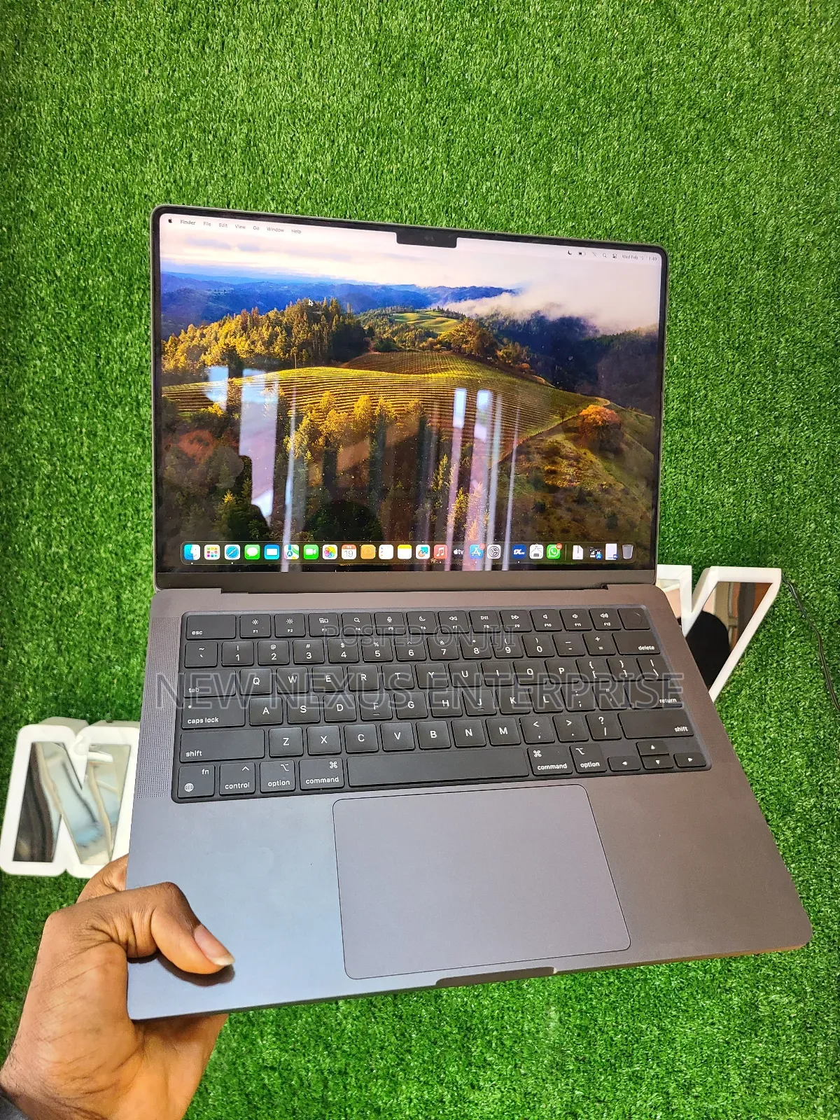Laptop Apple MacBook Pro 2023 M3 14-Inch 18GB Apple M3 Pro SSD 512GB