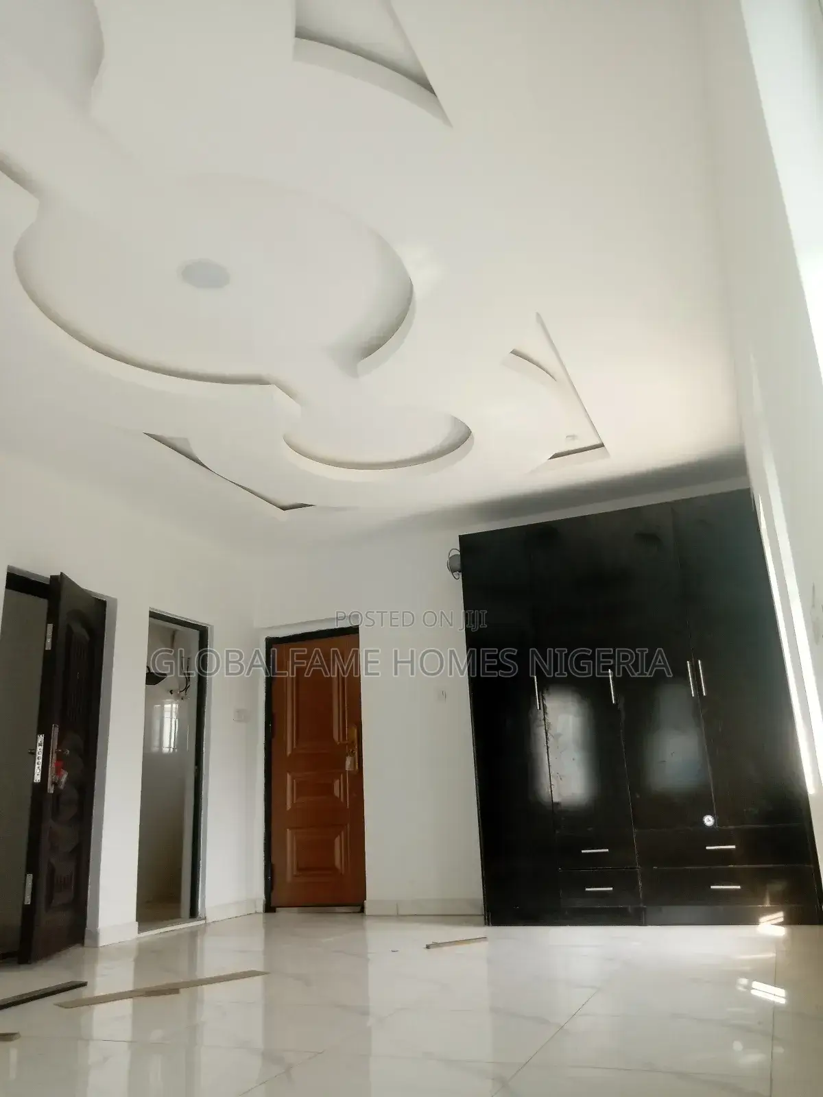 5bdrm Duplex in Bethel Court Estate, Lakowe for sale
