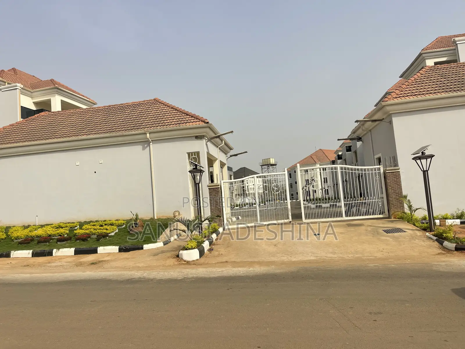 4bdrm Townhouse/Terrace in Fct Abuja Nigerian, Life Camp for sale