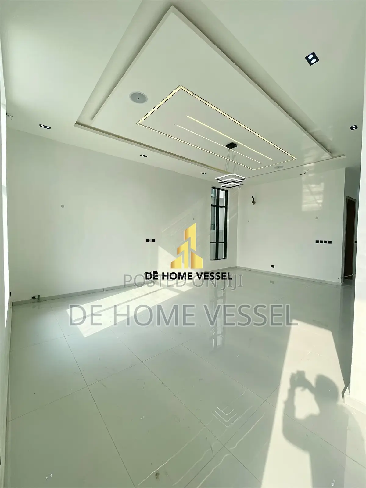 5bdrm Duplex in Chevron for sale