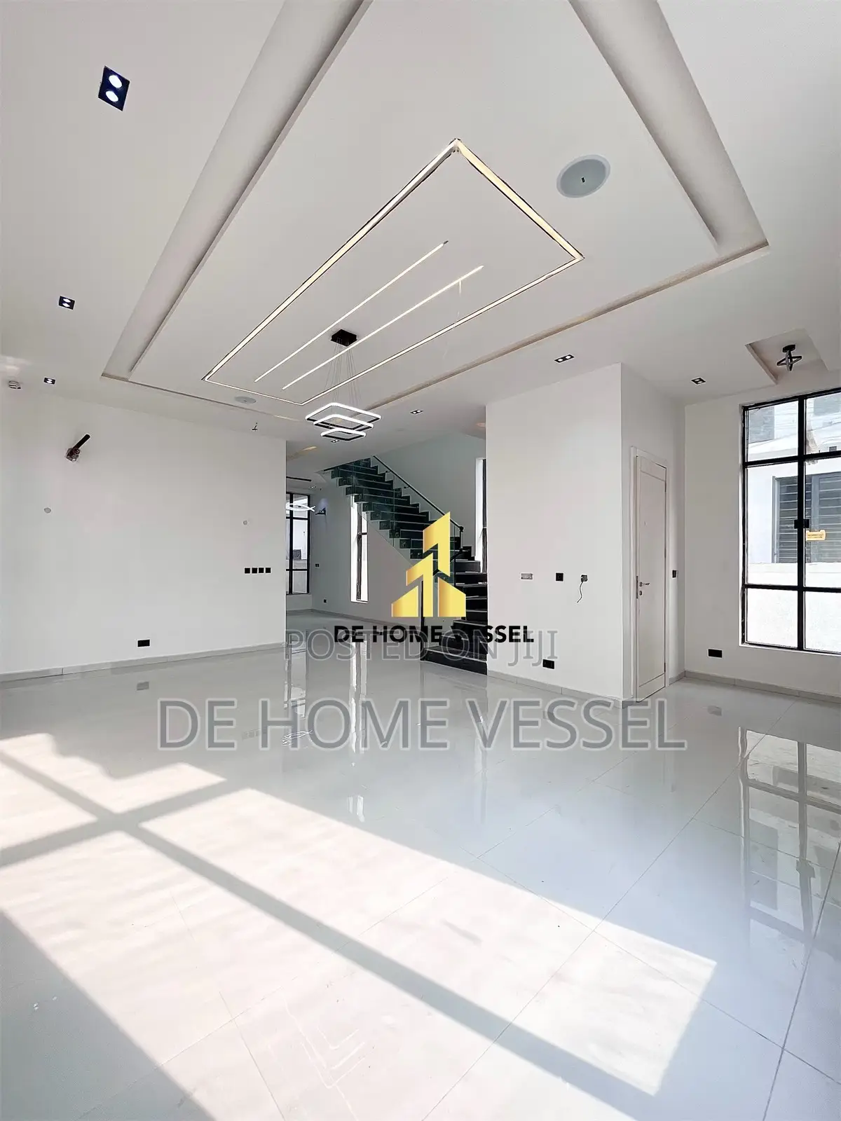 5bdrm Duplex in Chevron for sale