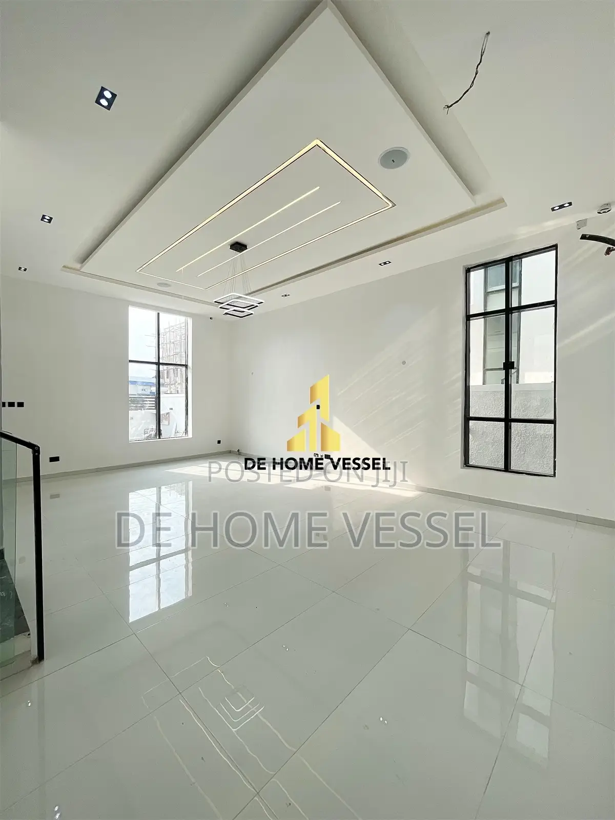 5bdrm Duplex in Chevron for sale