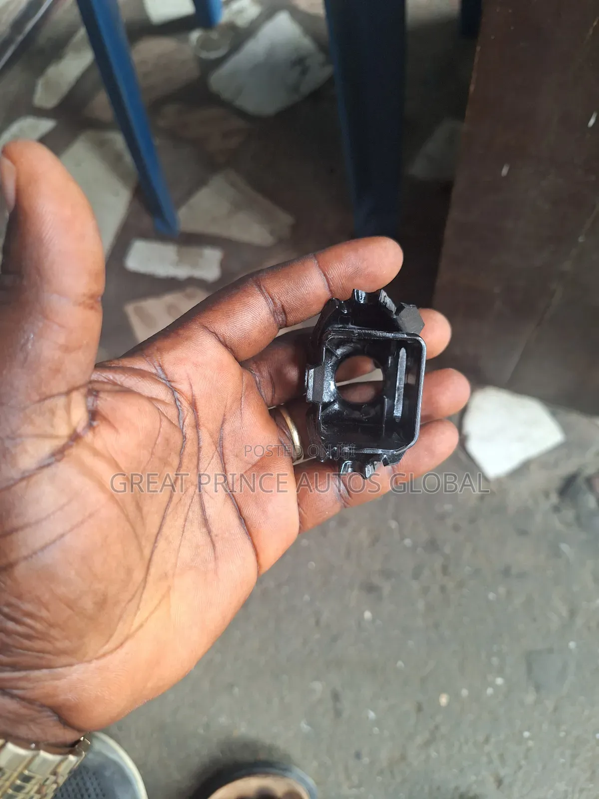 Camera Sitting Benz Gle