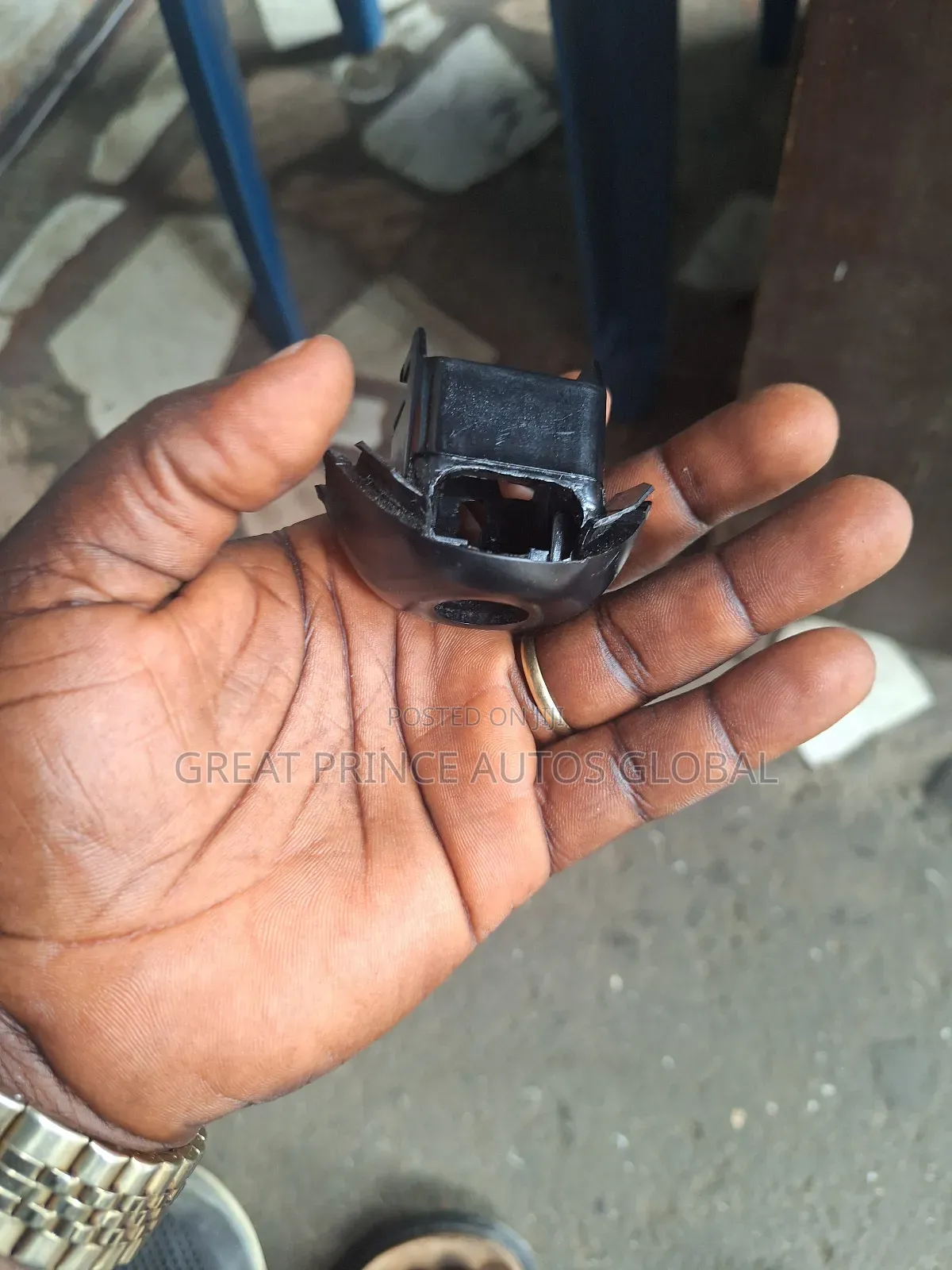 Camera Sitting Benz Gle