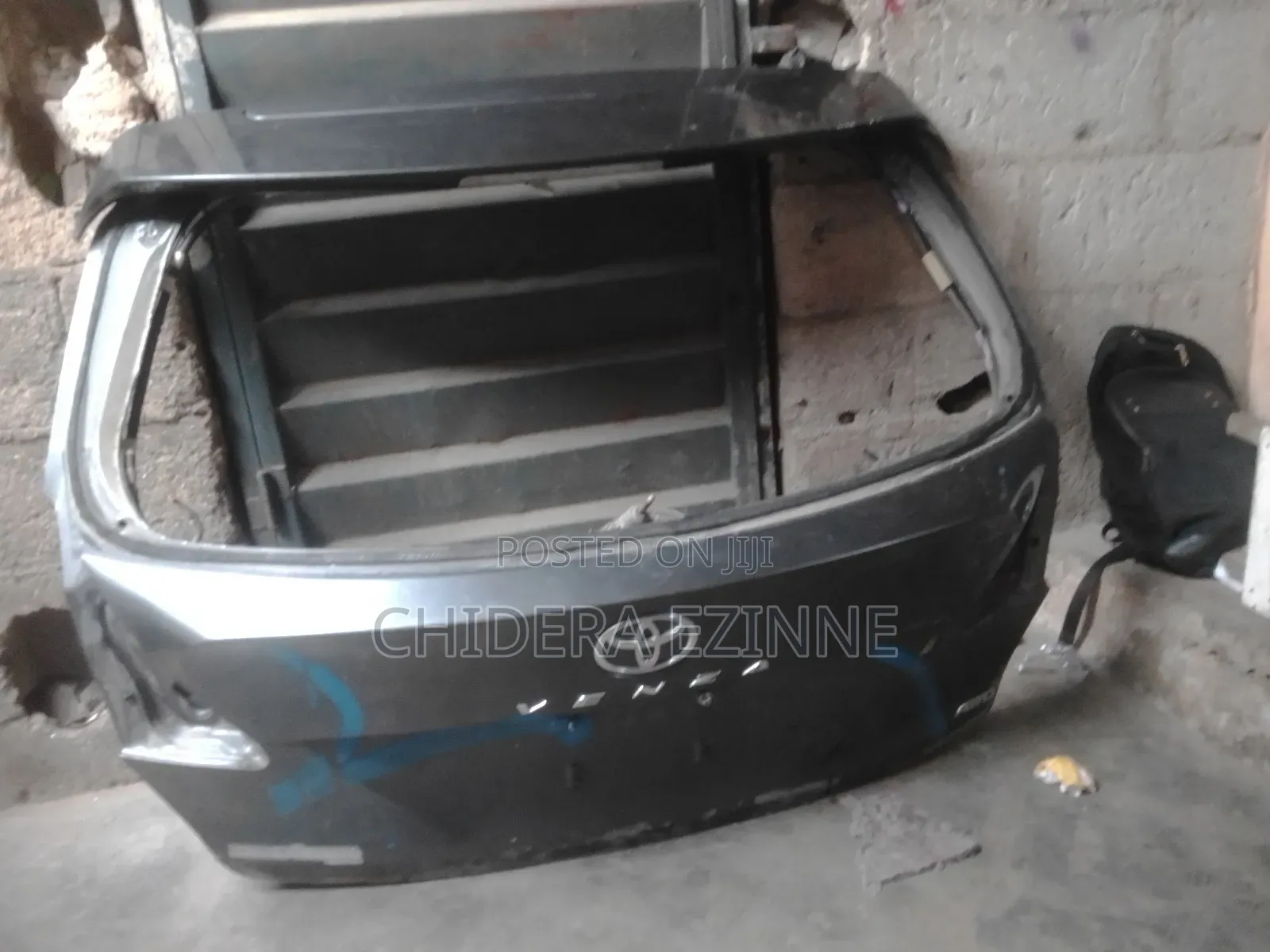 Toyota Venza 2010 Model Empty Boot