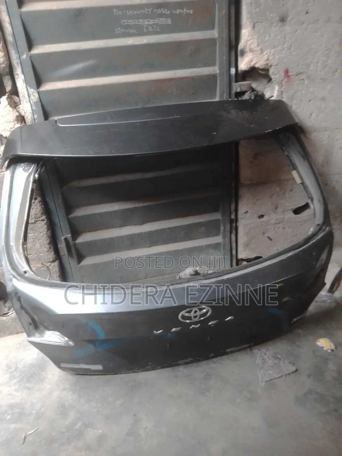 Toyota Venza 2010 Model Empty Boot